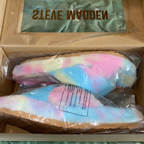 Steve Madden fuzzy Tye dye slippers size 10 - Picture 6 of 7